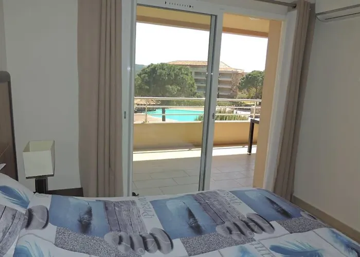Vue Piscine Dans De Standing Apartment Porto-Vecchio (Corsica)