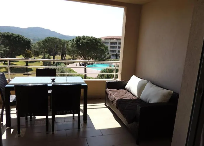 Vue Piscine Dans De Standing Porto-Vecchio